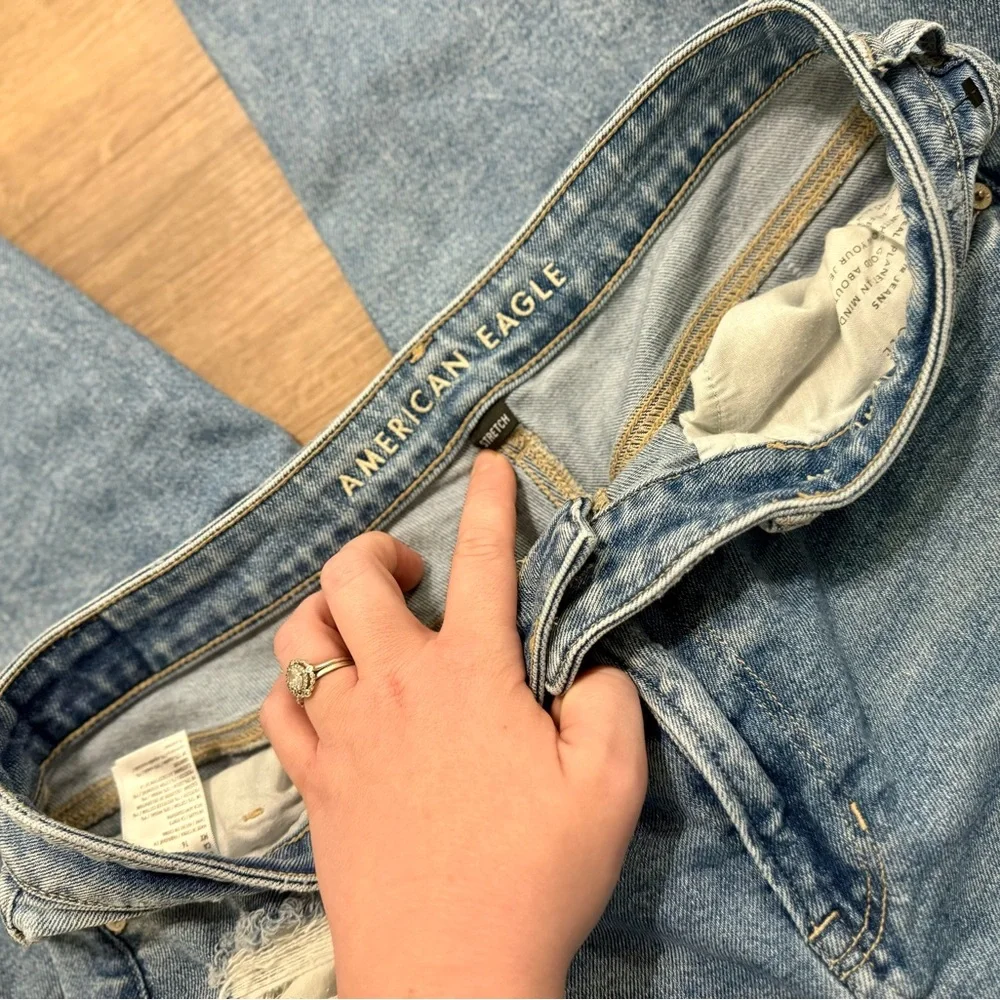 American Eagle Outfitters Light Blue Boyfriend Jeans - Picture 3 of 8